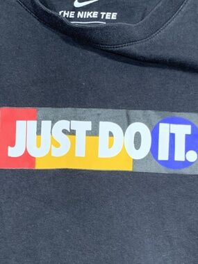 Urban Nike Tee Graphic Print Logo Black T-Shirt M Short Sleeve SKU 036